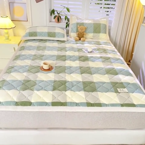 91家纺网 家纺一手货源 找家纺 慕木家纺 2025新款A类牛奶绒纯色印花加厚保暖床垫护垫床褥子 绿大格