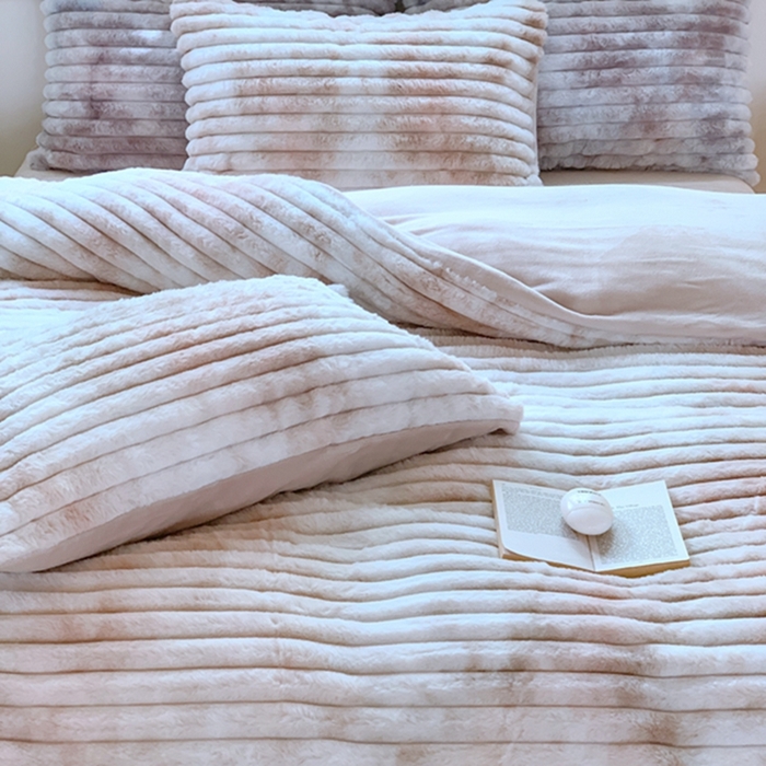 91家纺网 家纺一手货源 找家纺 昔可家纺 2023兔兔绒四件套 琥珀扎染