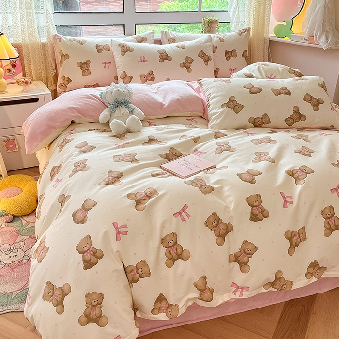 91家纺网 家纺一手货源 找家纺 麦伦家居 2023秋冬新品多功能床品全棉加牛奶绒四件套 蝴蝶结小熊