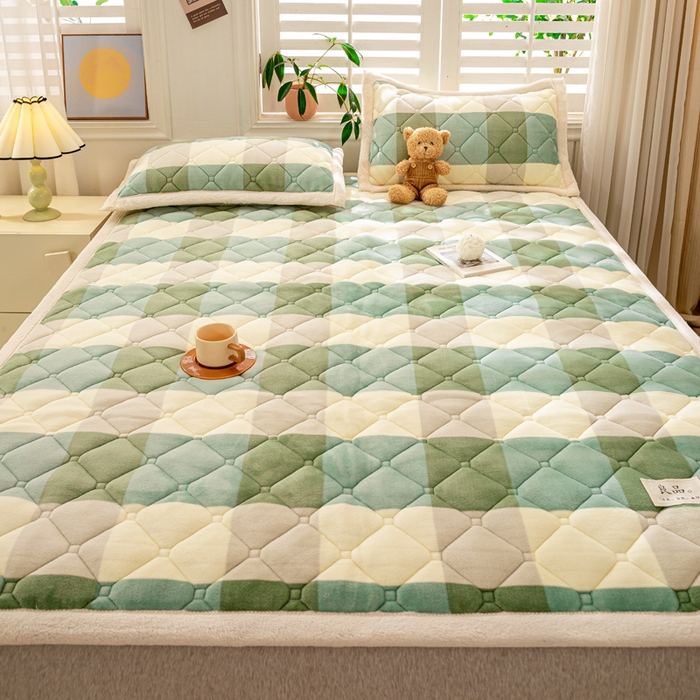 91家纺网 家纺一手货源 找家纺 慕木家纺 2025新款A类牛奶绒纯色印花加厚保暖床垫护垫床褥子 绿大格