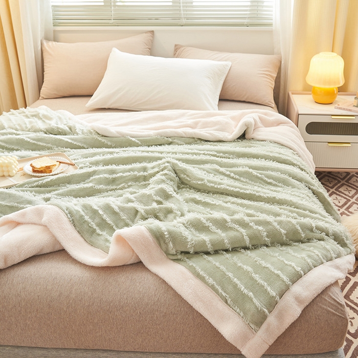 91家纺网 家纺一手货源 找家纺 吾诺家居 2023新款流苏绒双层多功能毯 果绿流苏毯