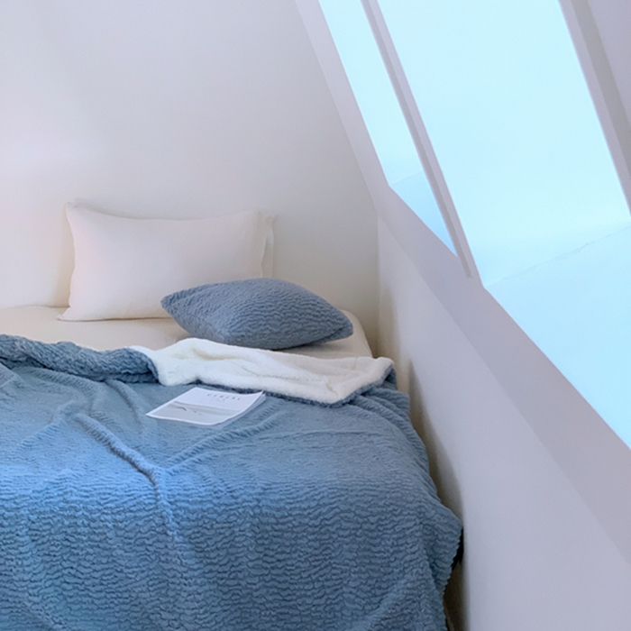 91家纺网 家纺一手货源 找家纺 昔可家纺 2023云朵绒毯 湖水蓝