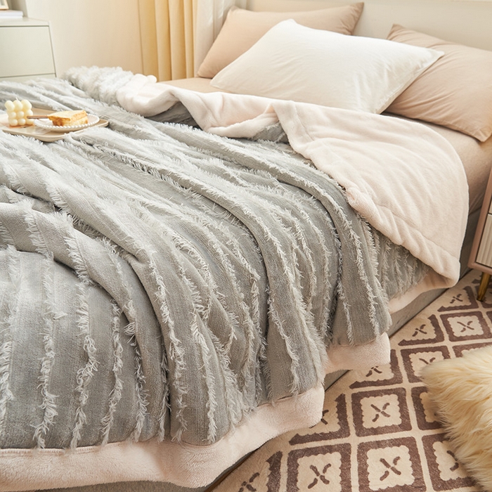 91家纺网 家纺一手货源 找家纺 吾诺家居 2023新款流苏绒双层多功能毯 浅灰流苏毯