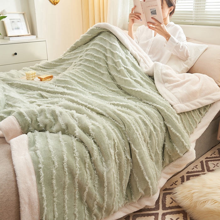 91家纺网 家纺一手货源 找家纺 吾诺家居 2023新款流苏绒双层多功能毯 果绿流苏毯