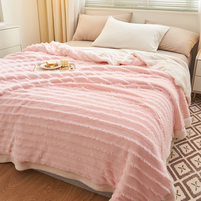 91家纺网 家纺一手货源 找家纺 吾诺家居 2023新款流苏绒双层多功能毯 浅粉流苏毯