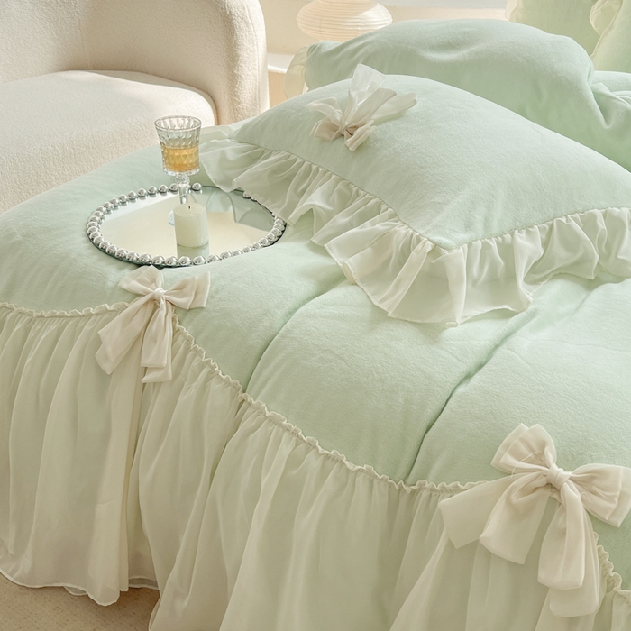 91家纺网 家纺一手货源 找家纺 艺玲家纺 2023新款甜心高克重牛奶绒雪纺花边蝴蝶结系列四件套 牛奶绒甜心绿