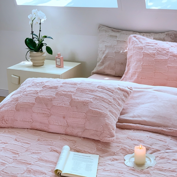 91家纺网 家纺一手货源 找家纺 昔可家纺 2023兔兔绒四件套 格调粉