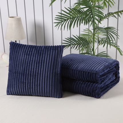 91家纺网 家纺一手货源 找家纺 素玖抱枕被 2023新款魔法绒抱枕被 魔法绒蓝色