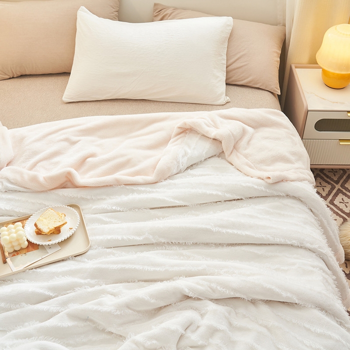 91家纺网 家纺一手货源 找家纺 吾诺家居 2023新款流苏绒双层多功能毯 米白流苏毯