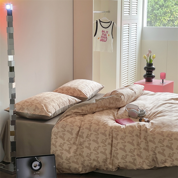 91家纺网 家纺一手货源 找家纺 （总）2023新款50s缎纹数码印花长绒棉四件套-love系列