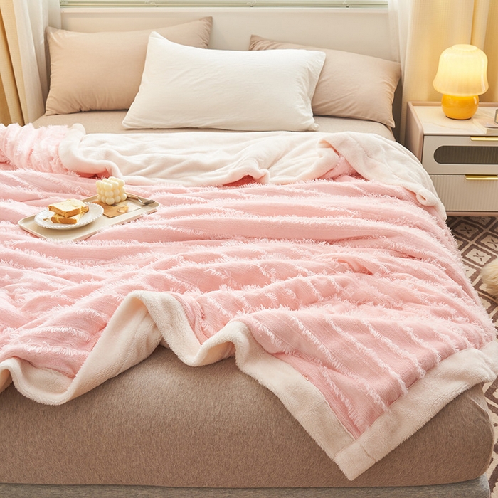 91家纺网 家纺一手货源 找家纺 吾诺家居 2023新款流苏绒双层多功能毯 浅粉流苏毯