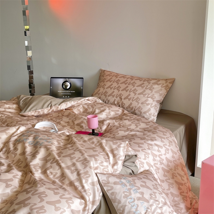 91家纺网 家纺一手货源 找家纺 （总）2023新款50s缎纹数码印花长绒棉四件套-love系列