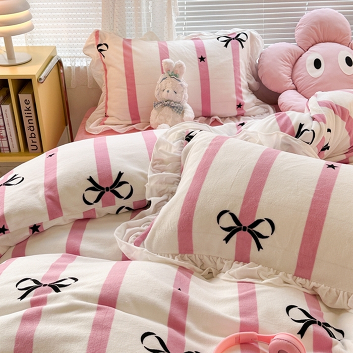 91家纺网 家纺一手货源 找家纺 昔可家纺 2023新款花边款牛奶绒四件套 粉条星星蝴蝶结