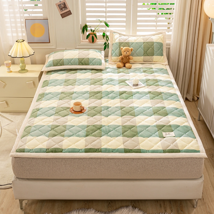 91家纺网 家纺一手货源 找家纺 慕木家纺 2025新款A类牛奶绒纯色印花加厚保暖床垫护垫床褥子 绿大格