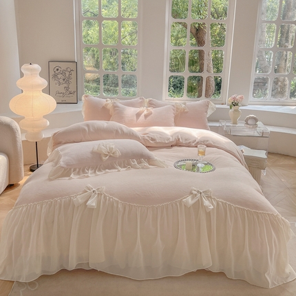 91家纺网 家纺一手货源 找家纺 艺玲家纺 2023新款甜心高克重牛奶绒雪纺花边蝴蝶结系列四件套 牛奶绒甜心粉