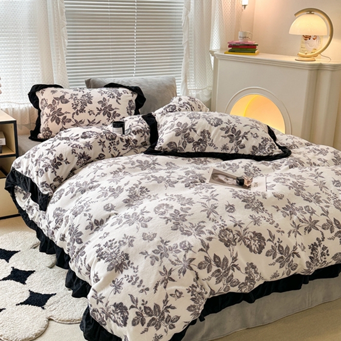 91家纺网 家纺一手货源 找家纺 昔可家纺 2023新款花边款牛奶绒四件套 法式茶歇黑