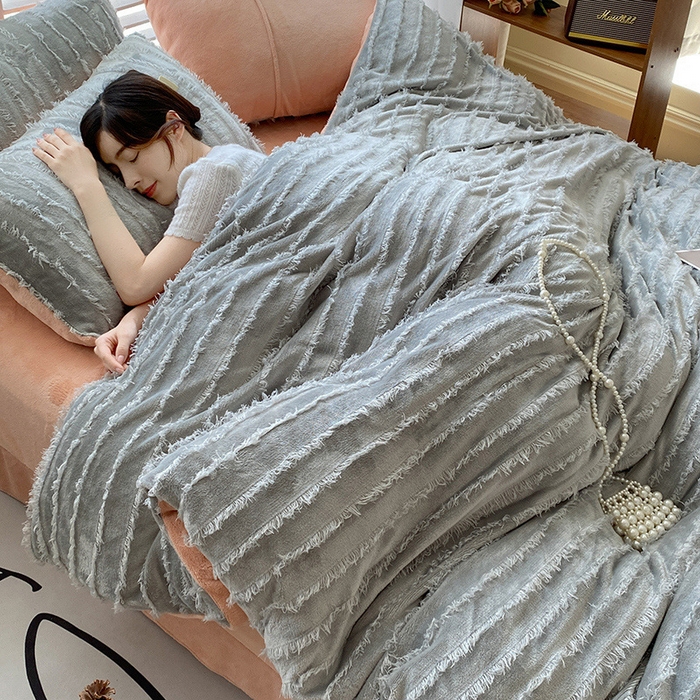 91家纺网 家纺一手货源 找家纺 吾诺家居 2023新款保暖流苏绒牛奶绒四件套 流苏浅灰