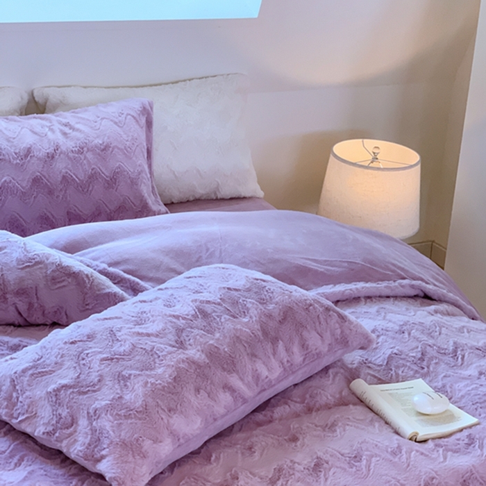 91家纺网 家纺一手货源 找家纺 昔可家纺 2023兔兔绒四件套 紫波纹