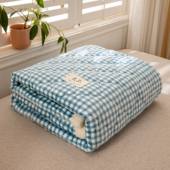 91家纺网 家纺一手货源 找家纺 慕木家纺 2025新款A类牛奶绒纯色印花加厚保暖床垫护垫床褥子 蓝小格