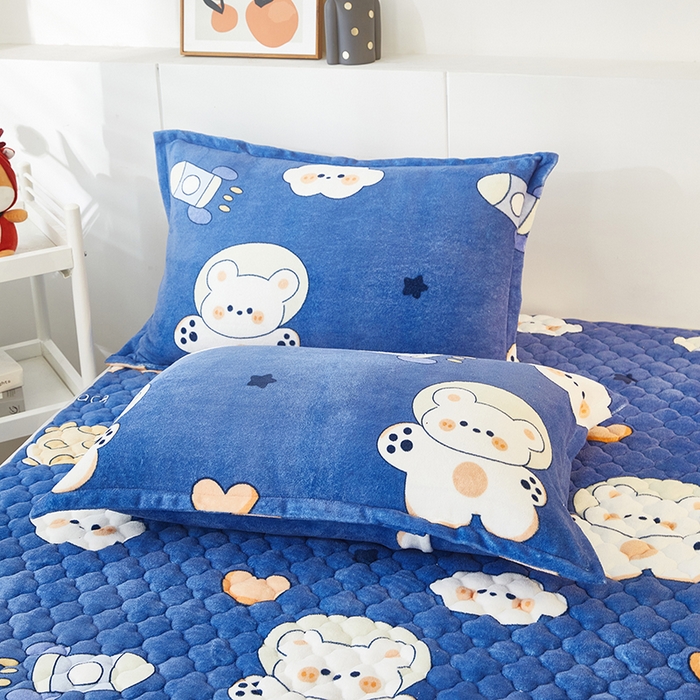 91家纺网 家纺一手货源 找家纺 米柳家纺 2023直播爆款牛奶绒夹棉床笠 太空熊