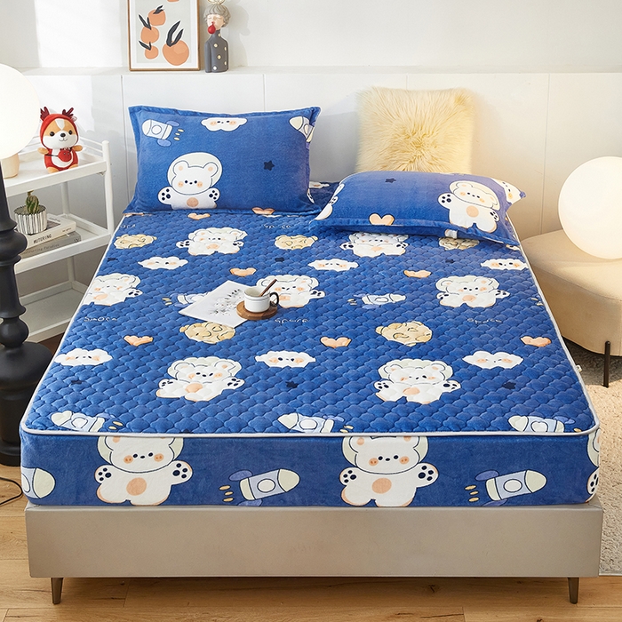 91家纺网 家纺一手货源 找家纺 米柳家纺 2023直播爆款牛奶绒夹棉床笠 太空熊