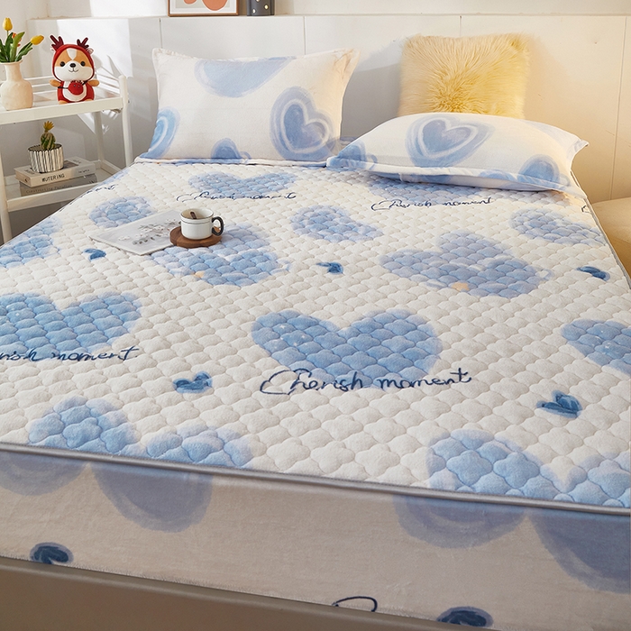 91家纺网 家纺一手货源 找家纺 米柳家纺 2023直播爆款牛奶绒夹棉床笠 怦然心动