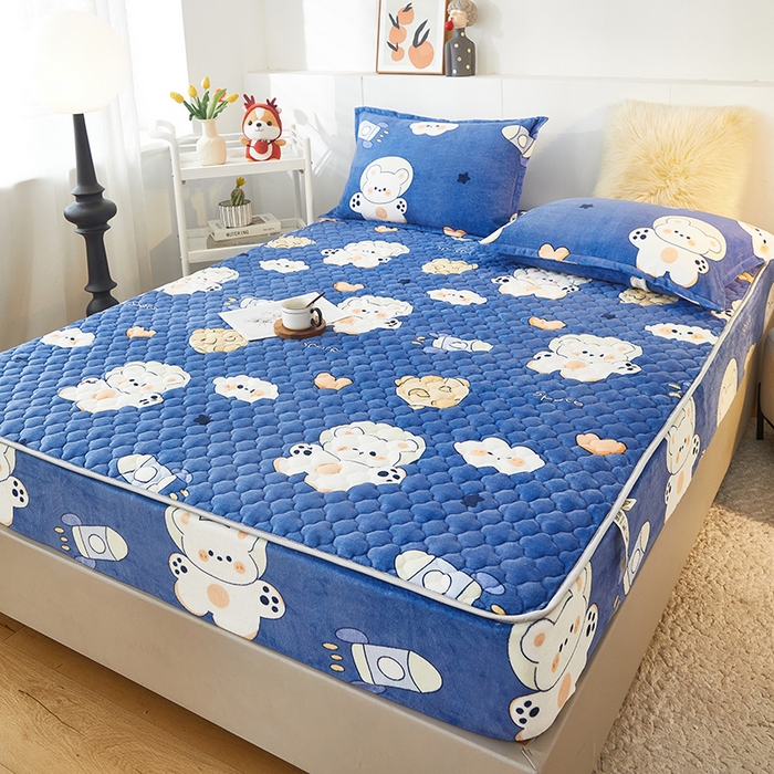 91家纺网 家纺一手货源 找家纺 米柳家纺 2023直播爆款牛奶绒夹棉床笠 太空熊