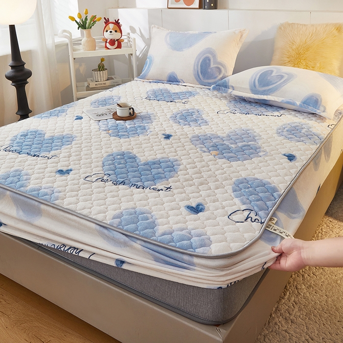 91家纺网 家纺一手货源 找家纺 米柳家纺 2023直播爆款牛奶绒夹棉床笠 怦然心动