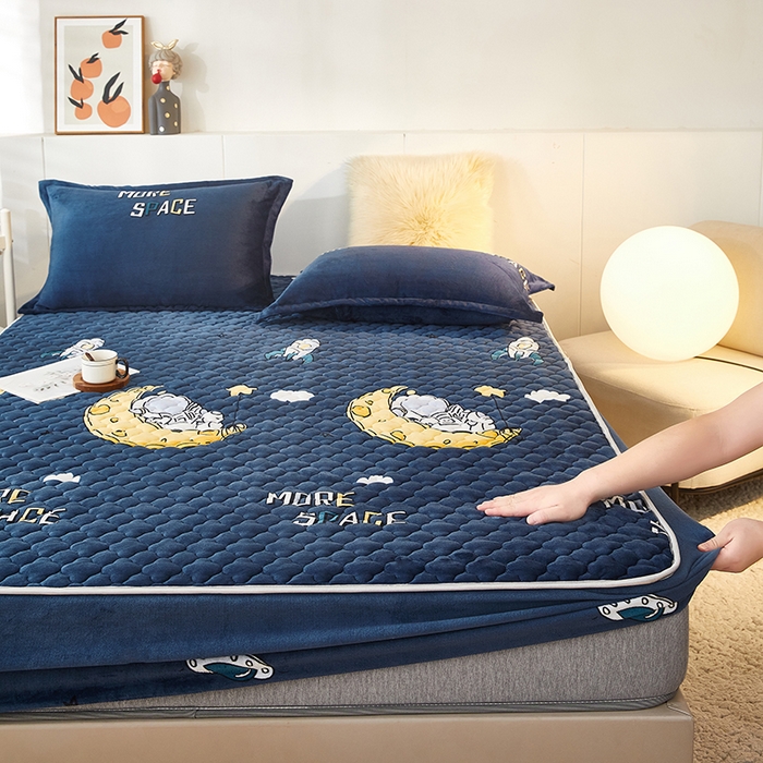 91家纺网 家纺一手货源 找家纺 米柳家纺 2023直播爆款牛奶绒夹棉床笠 宇航员