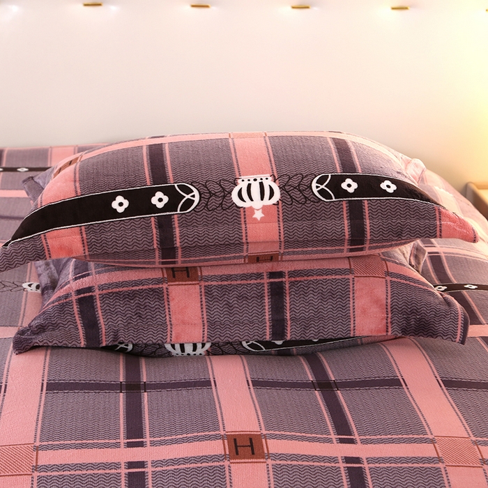 91家纺网 家纺一手货源 找家纺 爱洛 2023新款高克重印花牛奶绒四件套金貂绒四件套 雅韵