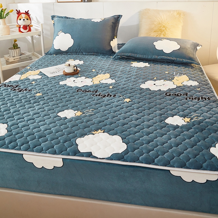 91家纺网 家纺一手货源 找家纺 米柳家纺 2023直播爆款牛奶绒夹棉床笠 云之恋