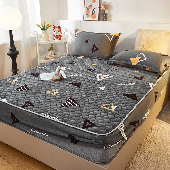 91家纺网 家纺一手货源 找家纺 米柳家纺 2023直播爆款牛奶绒夹棉床笠 奇妙三角