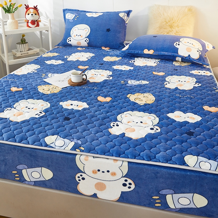 91家纺网 家纺一手货源 找家纺 米柳家纺 2023直播爆款牛奶绒夹棉床笠 太空熊