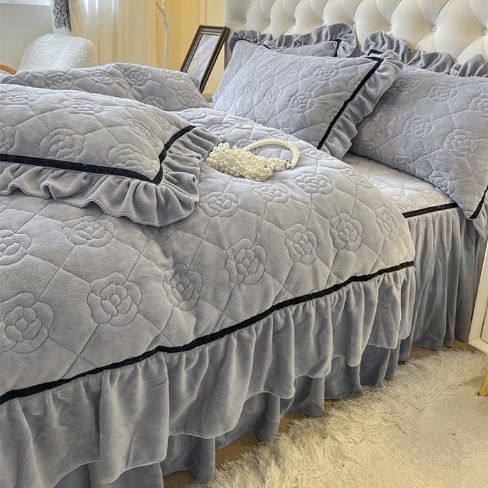 91家纺网 家纺一手货源 找家纺 麒豆豆 新款高克重加厚保暖牛奶绒法式大花边四件套-眷恋 眷恋-高级灰