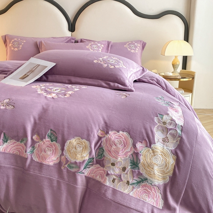 91家纺网 家纺一手货源 找家纺 苏木年华 2023新款240全消光牛奶绒刺绣拼角四件套-奢香夫人系列 奢香夫人-紫