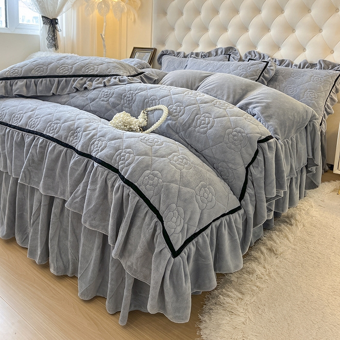 91家纺网 家纺一手货源 找家纺 麒豆豆 新款高克重加厚保暖牛奶绒法式大花边四件套-眷恋 眷恋-高级灰