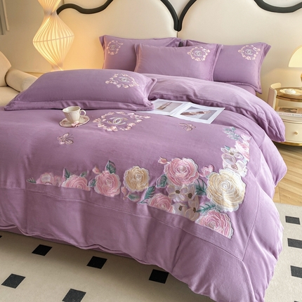 91家纺网 家纺一手货源 找家纺 苏木年华 2023新款240全消光牛奶绒刺绣拼角四件套-奢香夫人系列 奢香夫人-紫