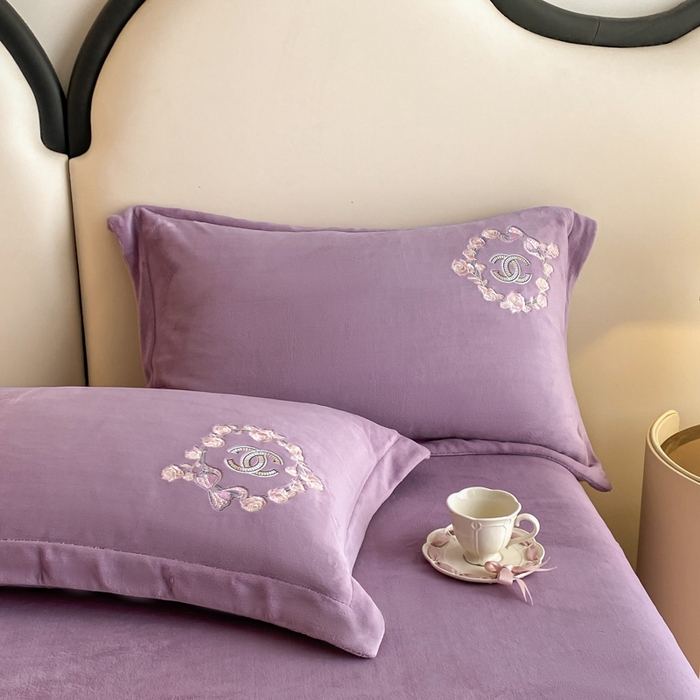 91家纺网 家纺一手货源 找家纺 苏木年华 2023新款240全消光牛奶绒刺绣拼角四件套-奢香夫人系列 奢香夫人-紫