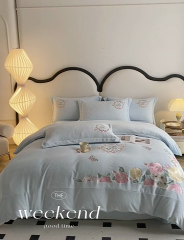 91家纺网 家纺一手货源 找家纺 苏木年华 2023新款240全消光牛奶绒刺绣拼角四件套-奢香夫人系列 奢香夫人-蓝