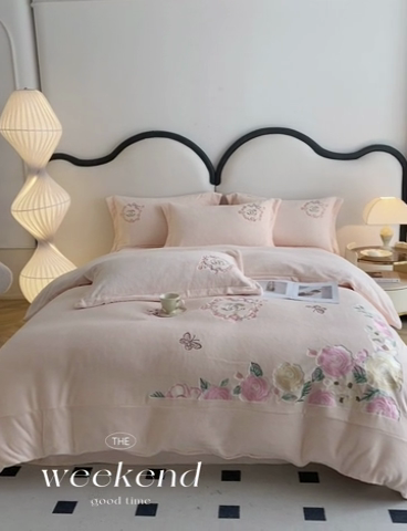 91家纺网 家纺一手货源 找家纺 苏木年华 2023新款240全消光牛奶绒刺绣拼角四件套-奢香夫人系列 奢香夫人-杏