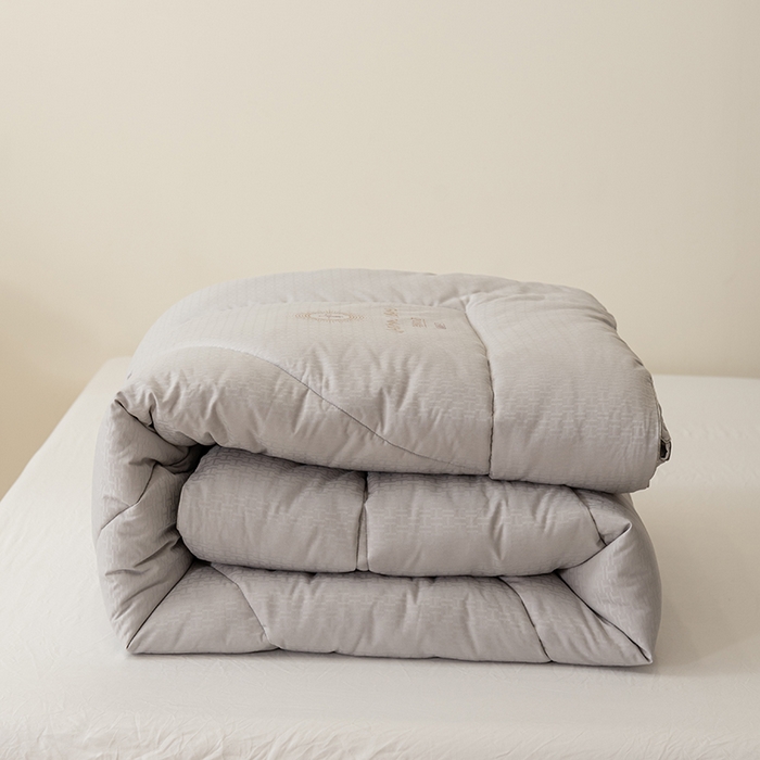 91家纺网 家纺一手货源 找家纺 伊被源 2023年新款A类提花c90自热碳纤维纳米被 灰色