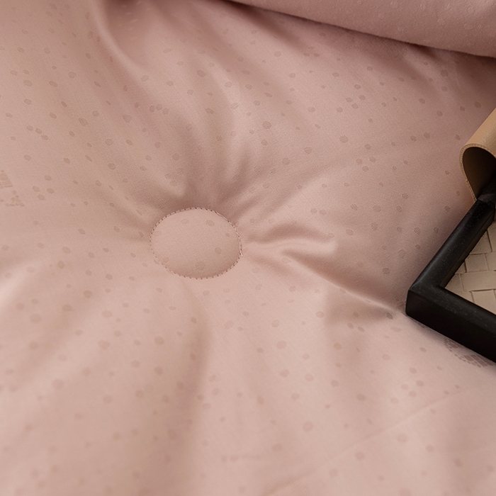 91家纺网 家纺一手货源 找家纺 伊被源 2023秋冬新款80支全棉提花仪征棉 被子被芯 豆沙