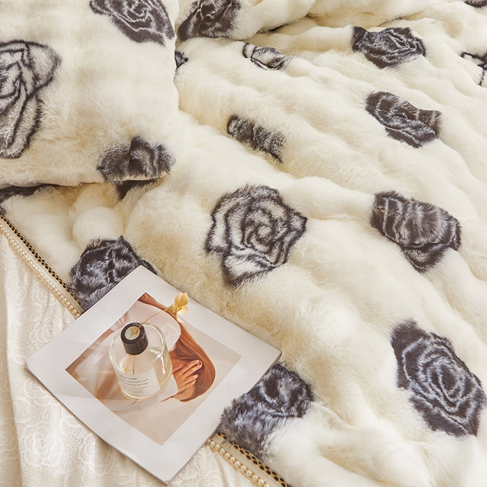 91家纺网 家纺一手货源 找家纺 （总）罗艺轩 2024新款兔毛绒牛奶绒花边四件套 香奈盛典