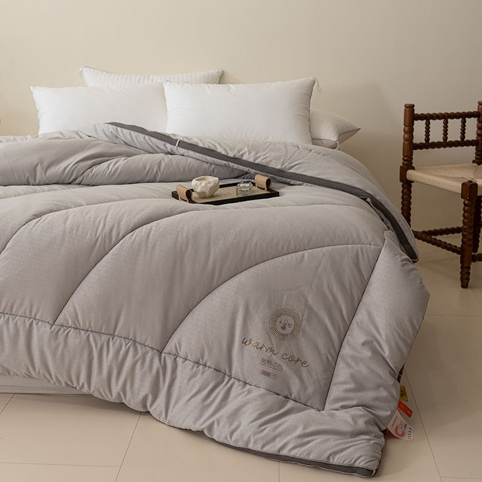 91家纺网 家纺一手货源 找家纺 伊被源 2023年新款A类提花c90自热碳纤维纳米被 灰色