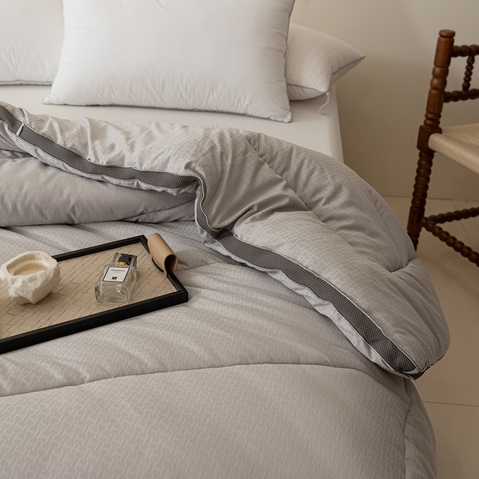 91家纺网 家纺一手货源 找家纺 伊被源 2023年新款A类提花c90自热碳纤维纳米被 灰色