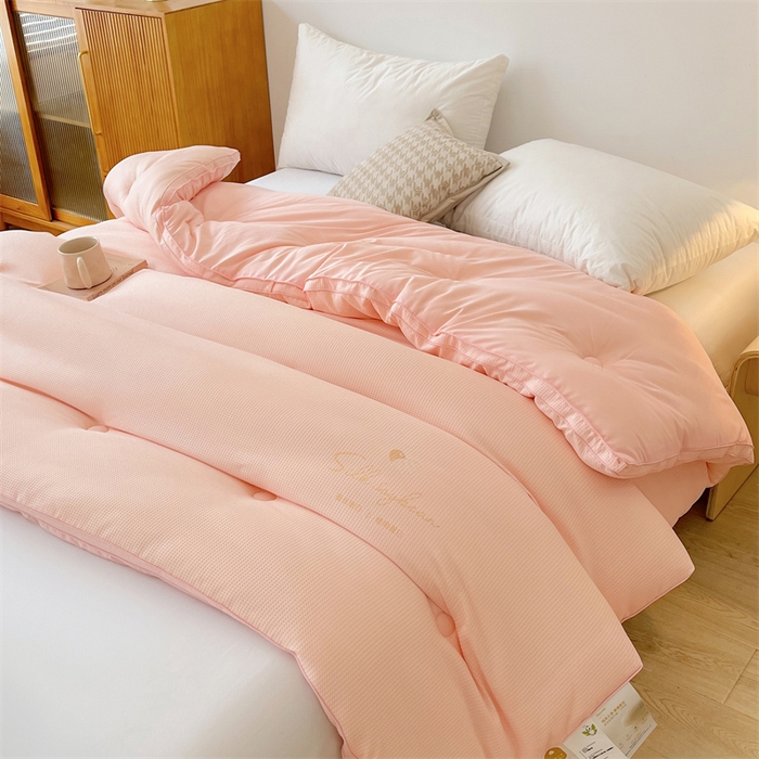 91家纺网 家纺一手货源 找家纺 伊被源 2023秋冬新款A类黄金蚕蛹蛋白被 被子被芯---华夫格点点 玉色