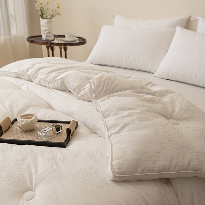 91家纺网 家纺一手货源 找家纺 伊被源 2023秋冬新款60全棉提花仪征棉 被子被芯 白色