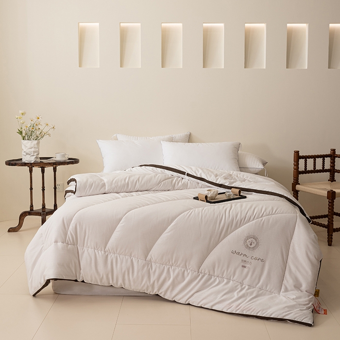 91家纺网 家纺一手货源 找家纺 伊被源 2023年新款A类提花c90自热碳纤维纳米被 白色