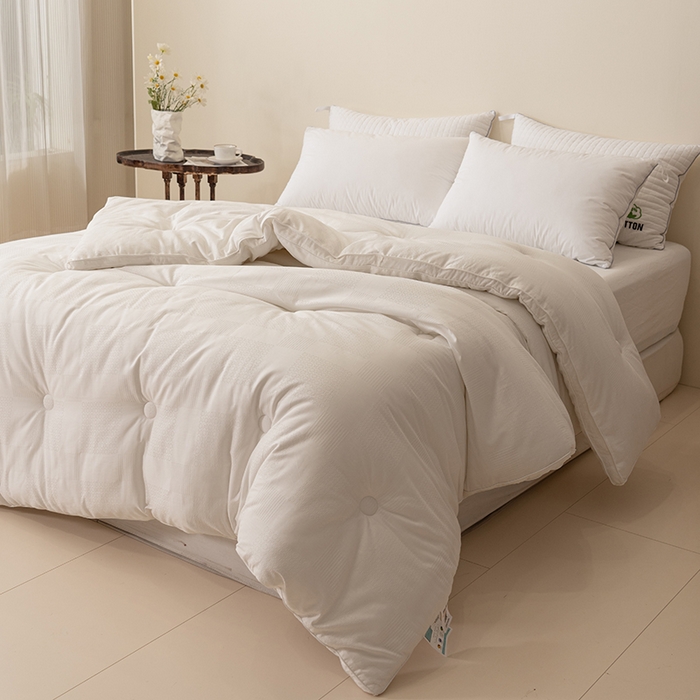 91家纺网 家纺一手货源 找家纺 伊被源 2023秋冬新款60全棉提花仪征棉 被子被芯 白色