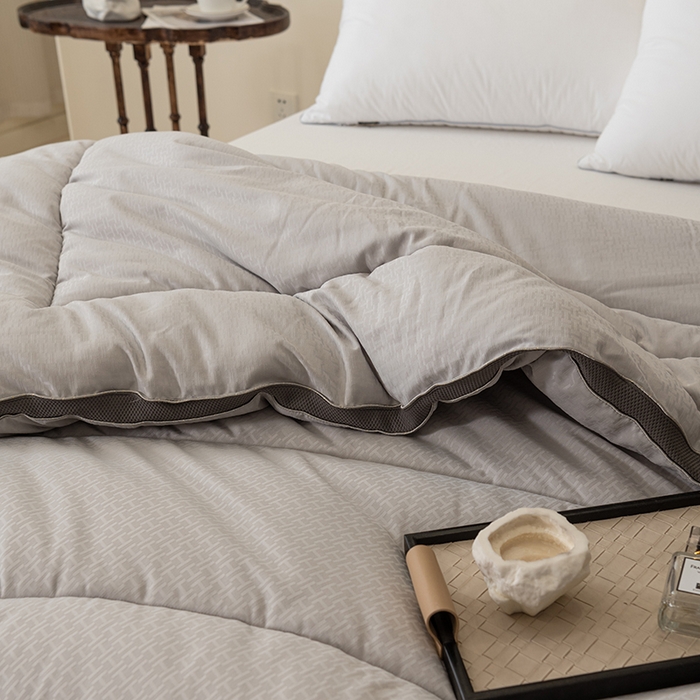 91家纺网 家纺一手货源 找家纺 伊被源 2023年新款A类提花c90自热碳纤维纳米被 灰色